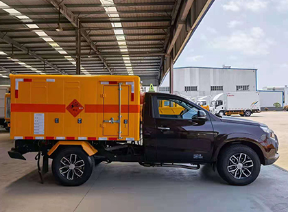 岳阳楼爆破器材运输车