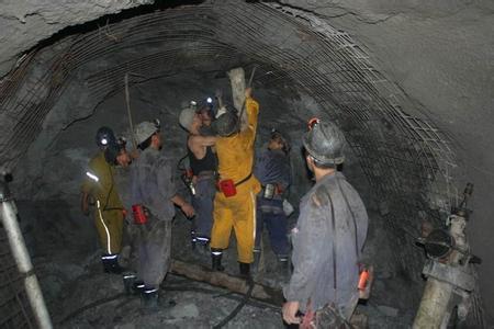 岳阳楼工程爆破中的危险因素分析以及应对工程爆破危险的措施